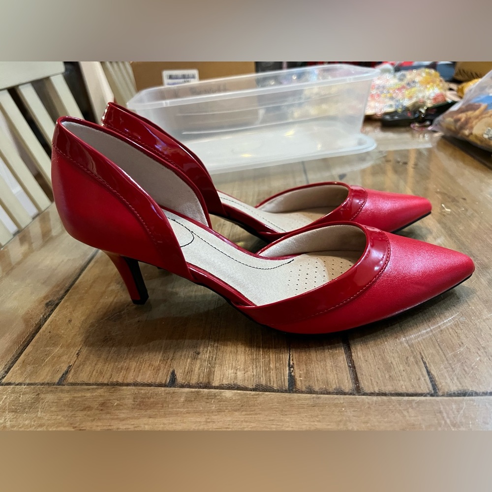 Red Saldana D’Orsay heels by Lifestride size 9.5 wide NEW